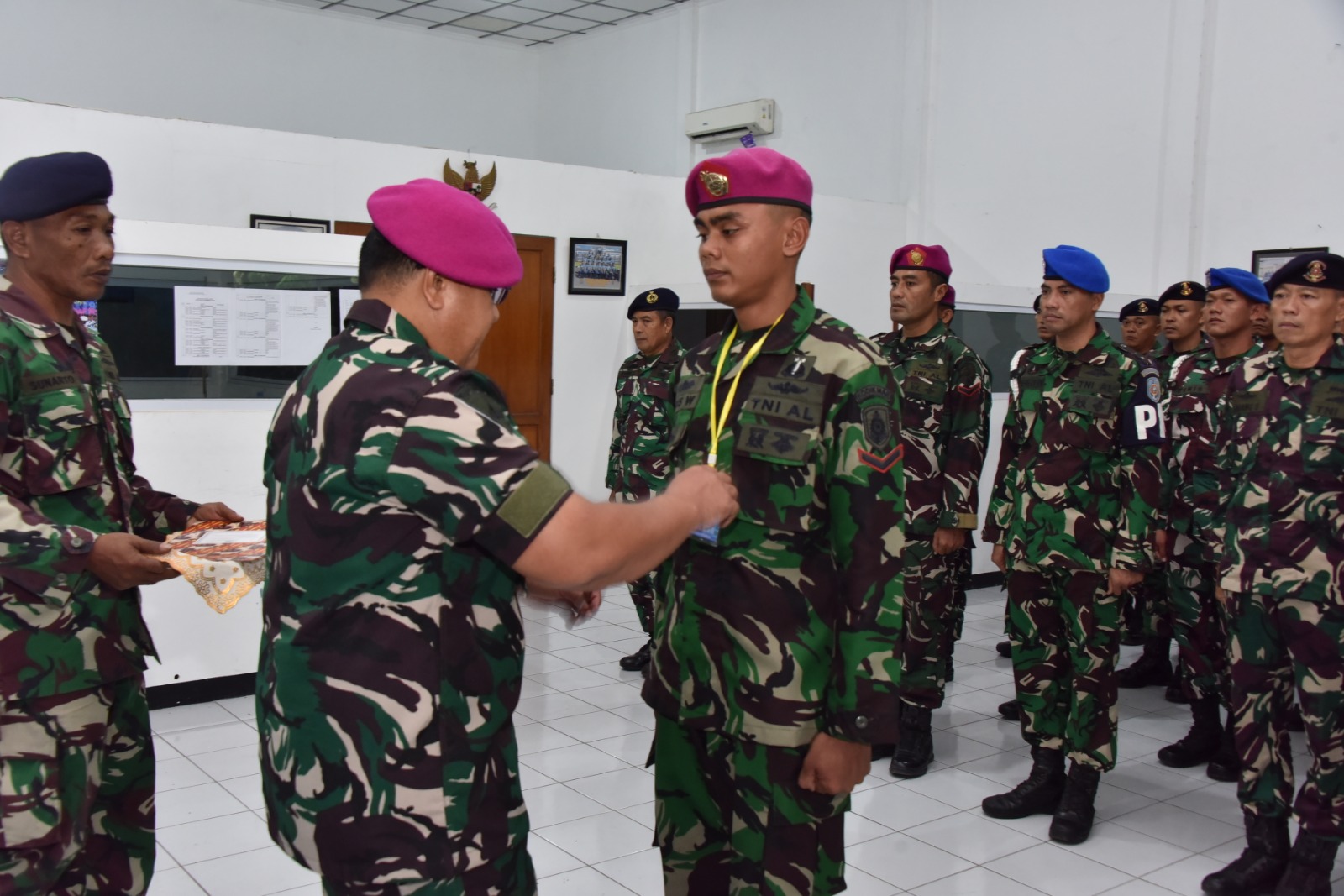 TINGKATKAN KUALITAS GADIK TNI AL, KODIKLATAL LULUSKAN 60 PESERTA KURSUS MICROTEACHING