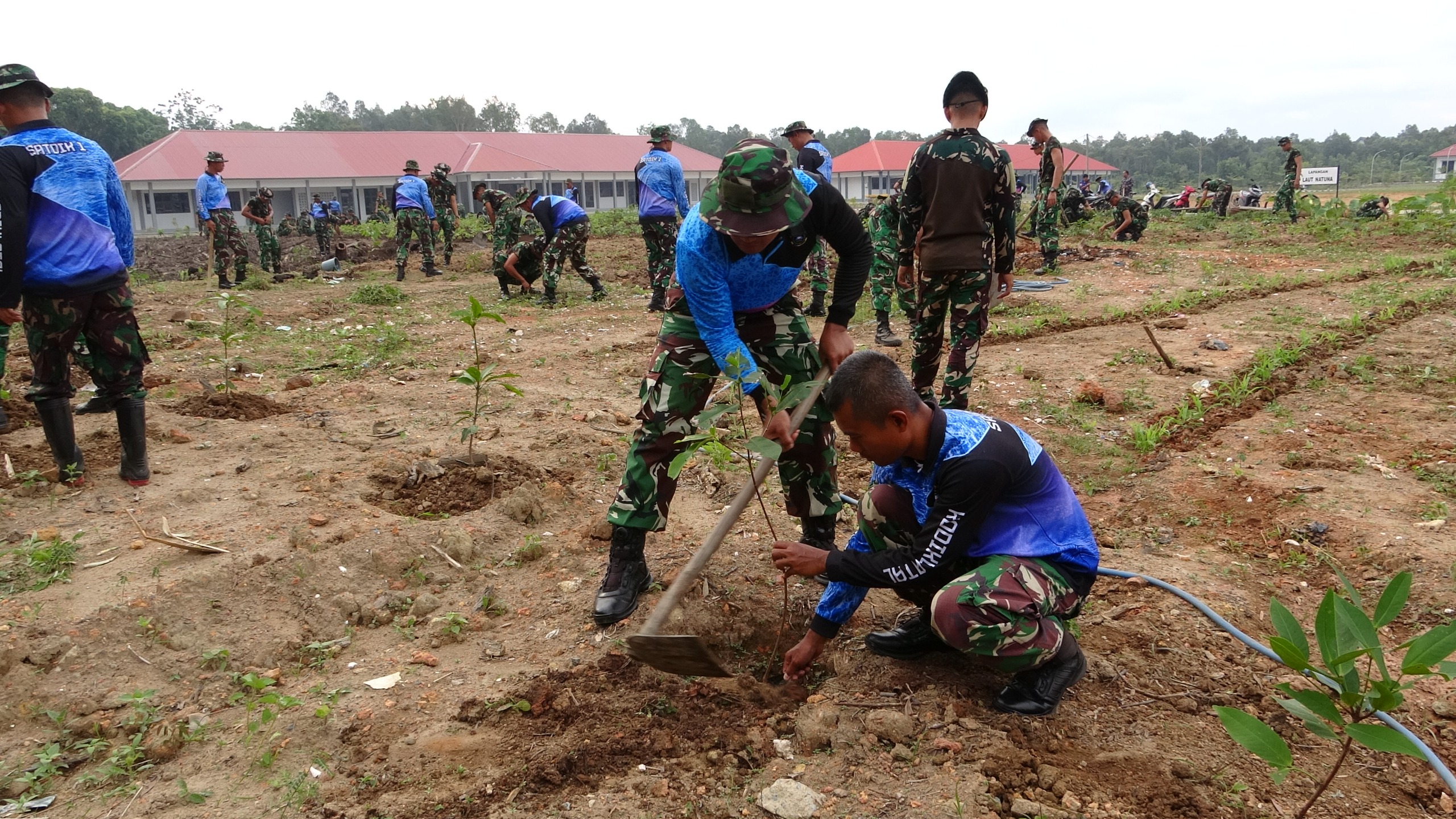 DUKUNG PROGRAM PEMERINTAN, DANSATDIK 1 LAKSANAKAN PENYIAPAN LAHAN KETAHANAN PANGAN